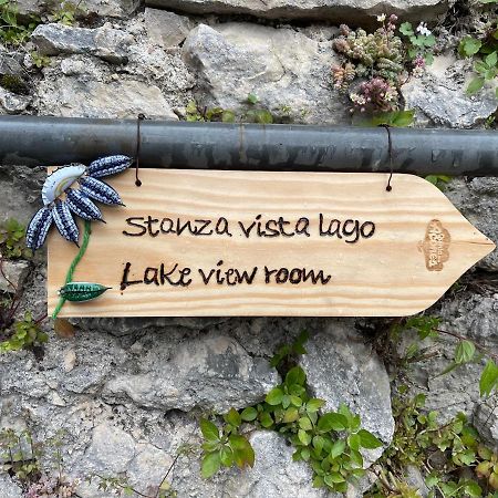 קסטל די טורה Stanza Con Terrazzo Vista Lago - Lakeholiday מראה חיצוני תמונה