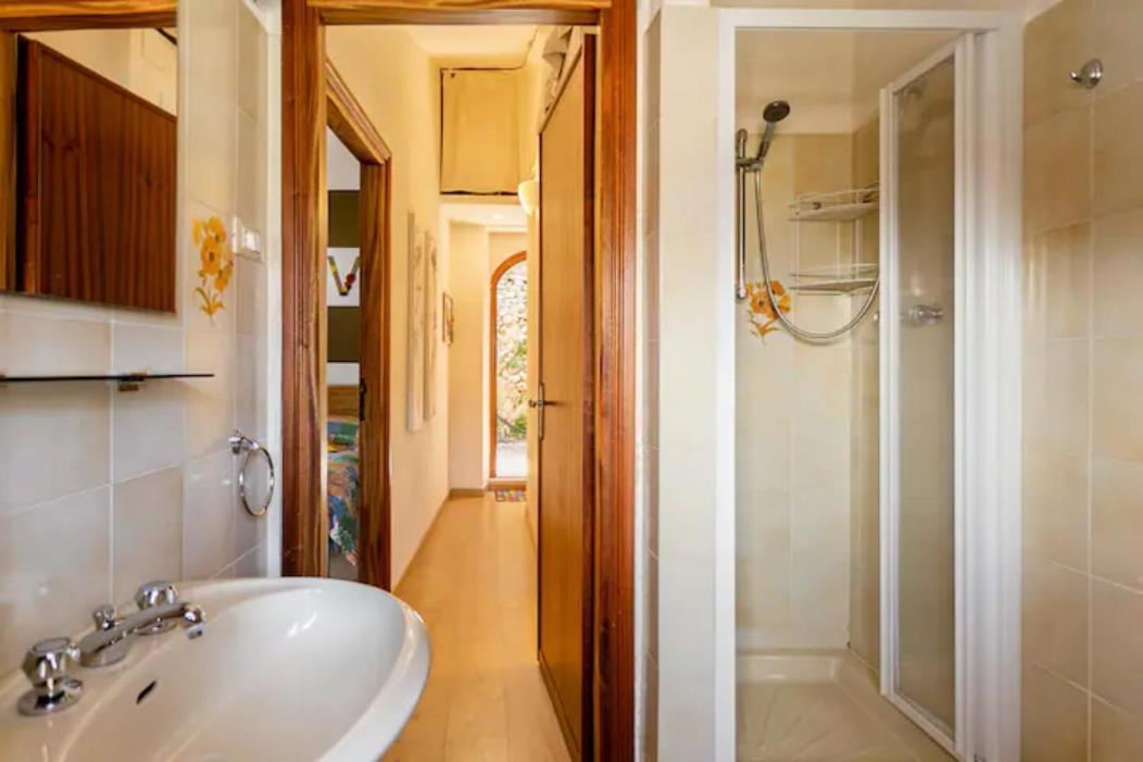 קסטל די טורה Stanza Con Terrazzo Vista Lago - Lakeholiday מראה חיצוני תמונה