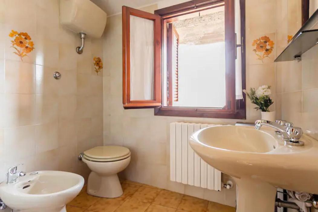קסטל די טורה Stanza Con Terrazzo Vista Lago - Lakeholiday מראה חיצוני תמונה