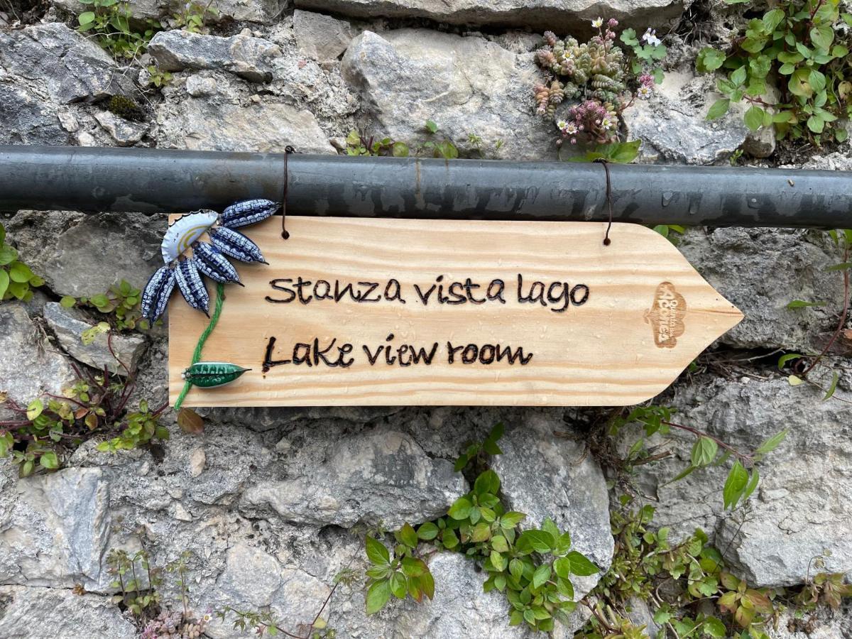 קסטל די טורה Stanza Con Terrazzo Vista Lago - Lakeholiday מראה חיצוני תמונה